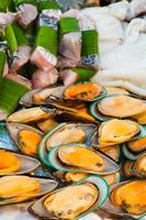 Configuración de comida de mar para la ceremonia de la boda en Tailandia foto