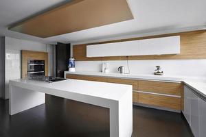 diseño de interiores: cocina grande y moderna foto