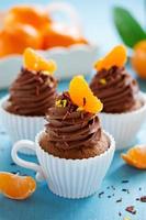 cupcakes de chocolate con naranja y chocolate. foto