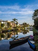 canal en la playa de venecia foto