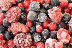 Close-up frutas mixtas congeladas - bayas foto