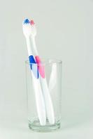 cepillo de dientes en el vaso foto