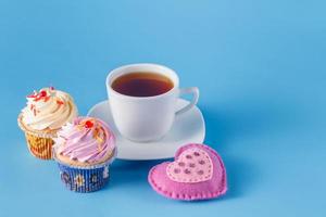 Heart symbol with cupcakes and tea
