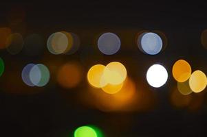 luces desenfocadas en la ciudad foto