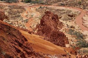 formaciones de piedra en el parque nacional tsingy rouge foto