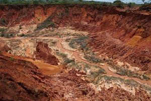 el río irono en la reserva tsingy rouge foto