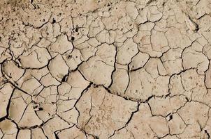 suelo seco del desierto foto