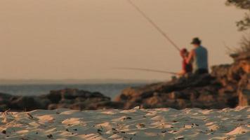 pescadores ao pôr do sol