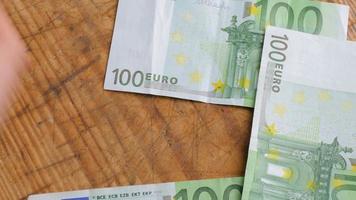 einhundert Euro Banknoten video