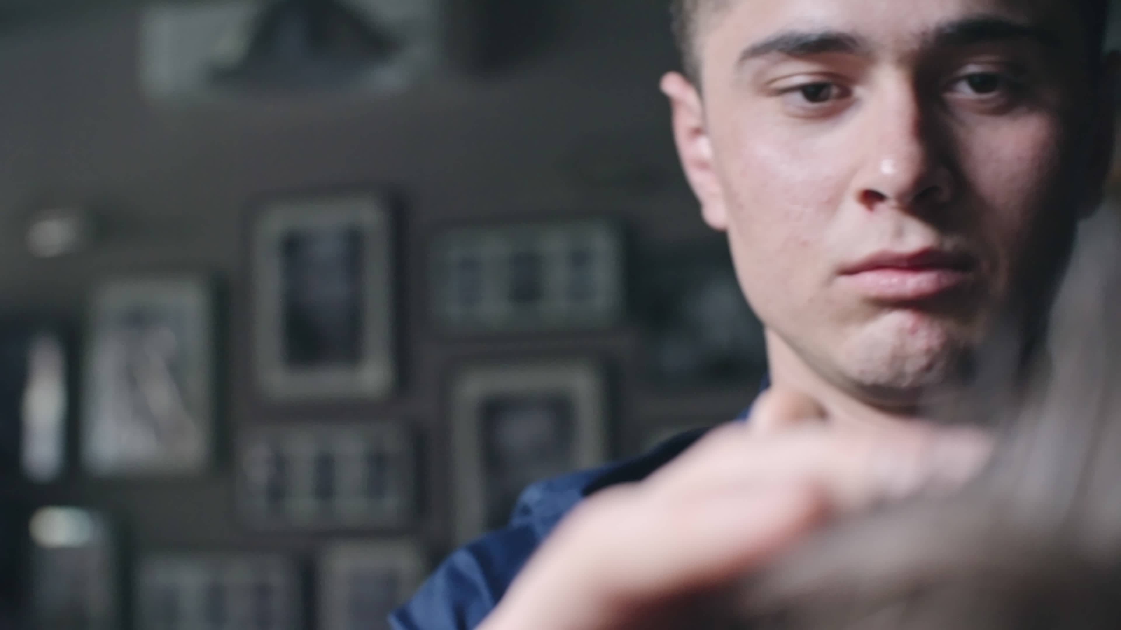 Doing Spiky Hairstyle For Man 1279633 Stock Video At Vecteezy doing-spiky-hairstyle-for-man-1279633-stock-video-at-vecteezy