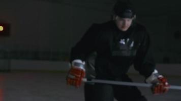 le hockey dans son sang video