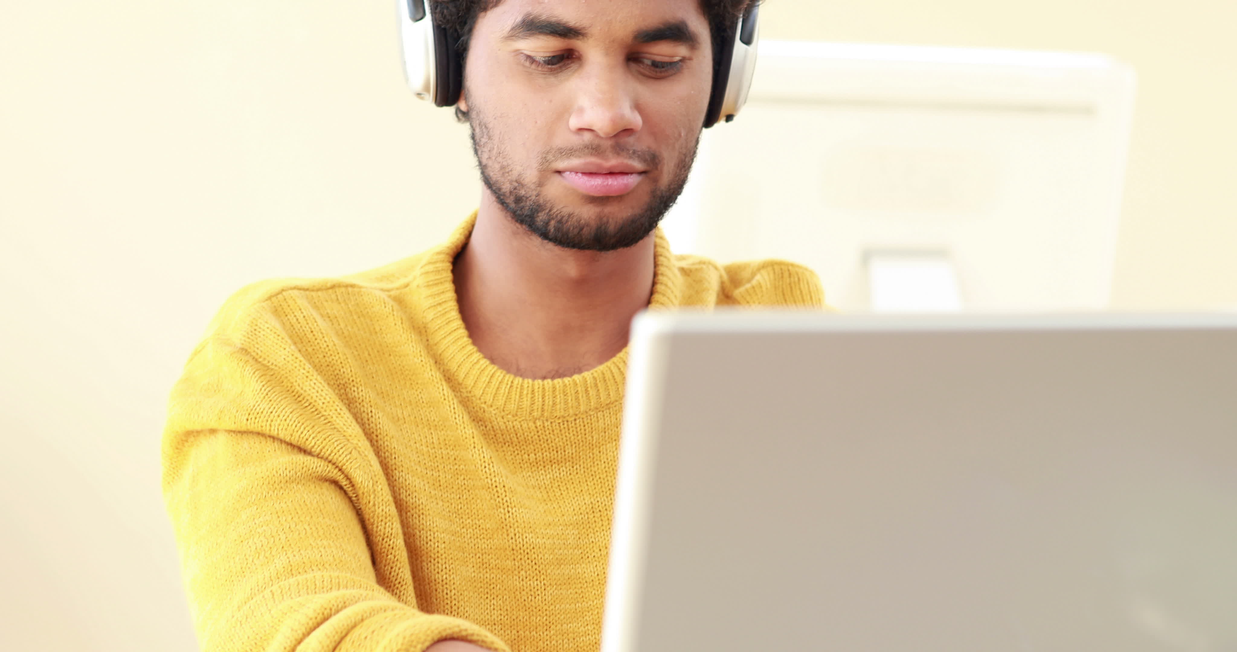 using headphones with laptop