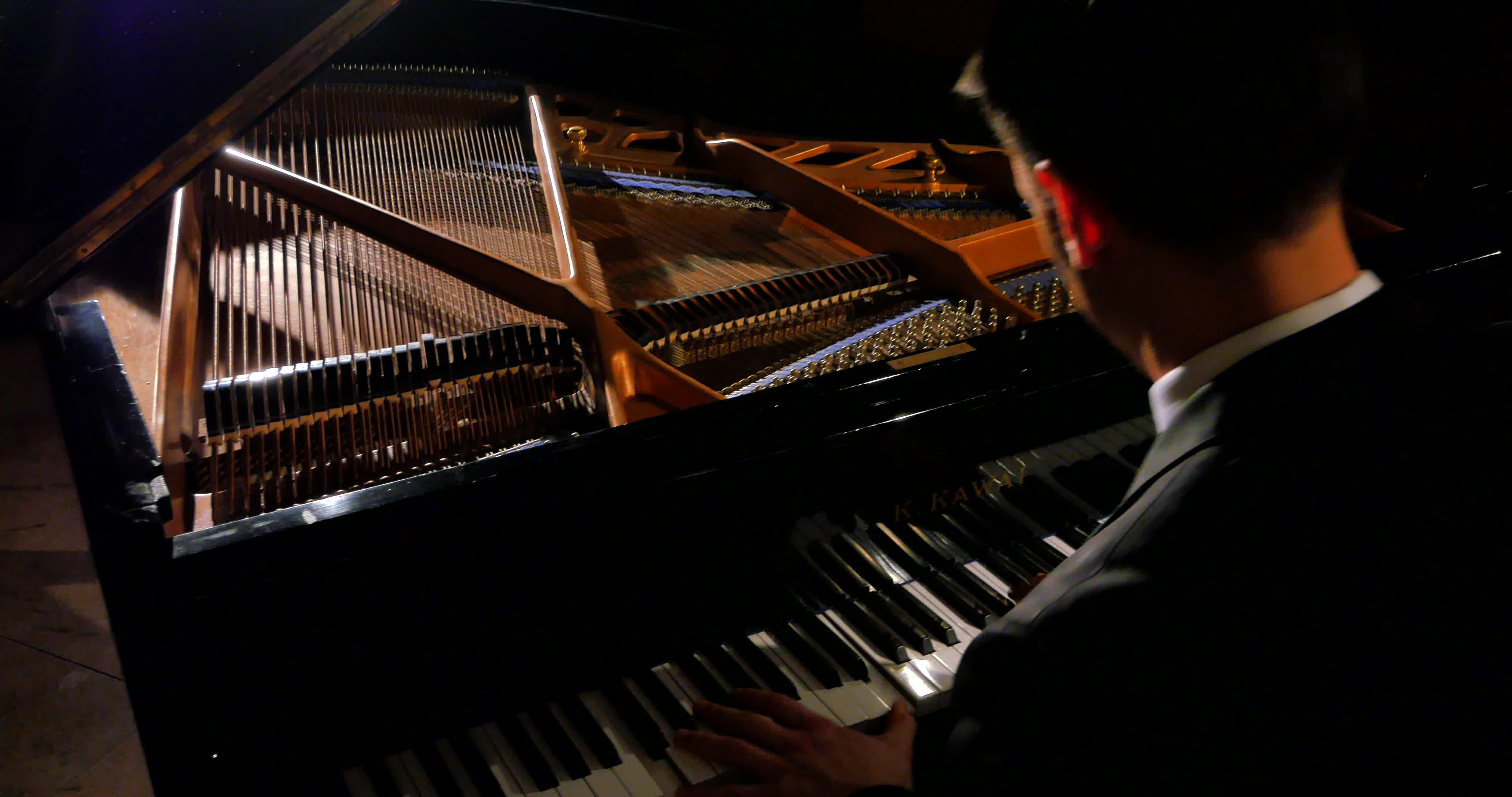 Foto de No Jogo Em Um Piano De Cauda e mais fotos de stock de Acorde -  Acorde, Arte, Cultura e Espetáculo, Barulho - iStock