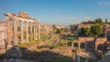 Italië rome stad zonnige dag Forum Romanum tempel van Saturnus panorama 4 k time-lapse