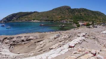 knidos amfitheater en majestueuze zee, datca, turkije video