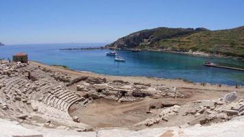 knidos amfitheater en majestueuze zee, datca, turkije video