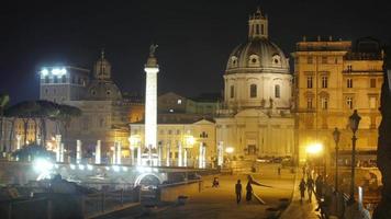 fórum romano à noite, roma, itália