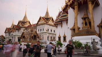 Tailandia atardecer Wat Phra Kaew templo abarrotado panorama 4k lapso de tiempo Bangkok