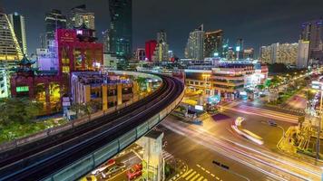 Thailand Nachtbeleuchtung Bangkok Verkehr Kreuzung Panorama 4k Zeitraffer video