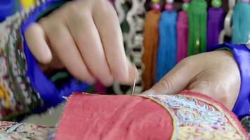 broderie traditionnelle nationale de Chine video