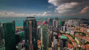 lapso de tempo 4k do porto e lado vivo de Singapura a partir do telhado video