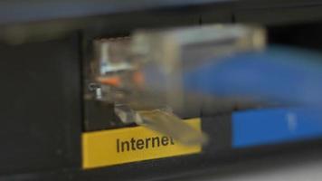 internet router aansluiting close up video