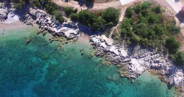 Vue aérienne de la belle plage de Martinscica, Croatie