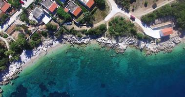 Flygfoto över den vackra martinscica stranden, kroatien video