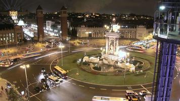 Plaza de Fira de Barcelona multitud en la noche video