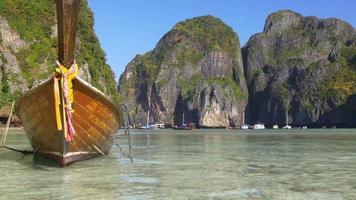 Thailand sommardag populär strand Koh Phi Phi Don Island Boat Park Panorama 4k video