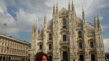 Italien Tag Zeit Mailand Stadt Dom Kathedrale Platz zu Fuß Zentrum Panorama 4k