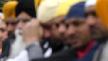 anonieme groep sikh mannen hoofddoeken