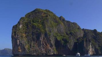 Thailand sommardag blå himmel koh phi phi don båttur panorama 4k video