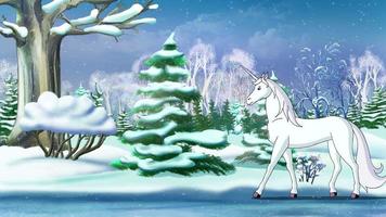 unicorno magico in una foresta invernale uhd video