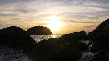 Tailandia kata karon playa puesta de sol panorama 4k