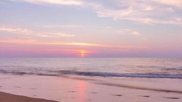 Thailandia spiaggia tramonto cielo panorama 4K lasso di tempo isola di phuket video