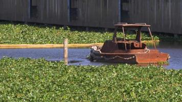 oude roestige verlaten boot video