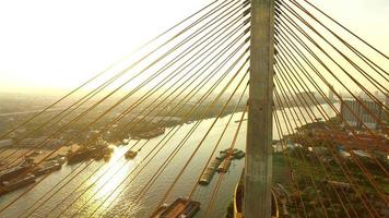 vista aérea da ponte bhumibol, bangkok, tailândia video