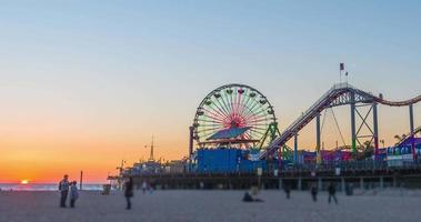 time-lapse av Santa Monica Pier vid solnedgången video