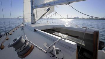 4k Video Sommer von Segelbooten auf dem See