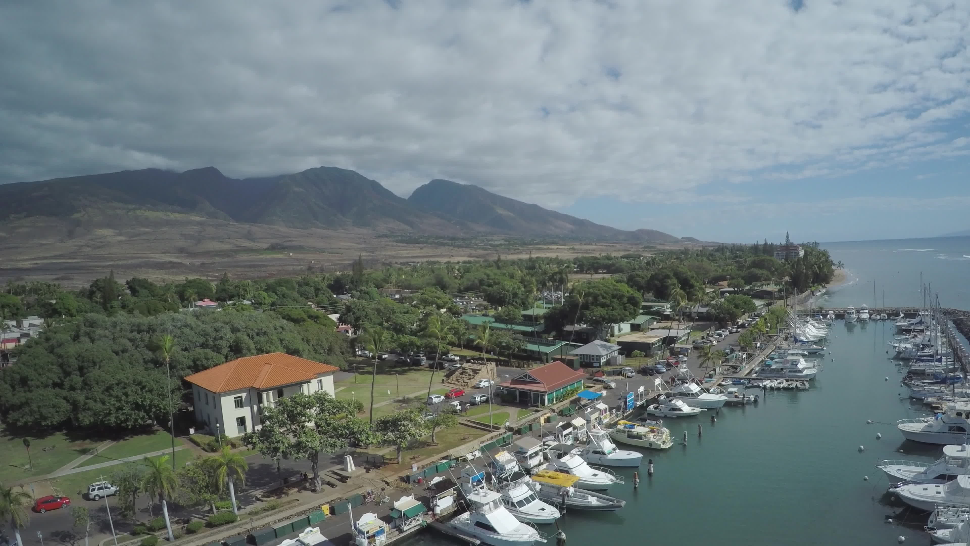4 k drone aéreo maui, hawaii lahaina maui harbour front st. 1294983