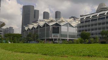Singapur día soleado Suntec City Mall cruce de caminos War Memorial Park panorama video