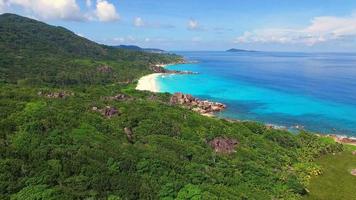 Vue aérienne de la plage de Grand Anse, île de la Digue, Seychelles