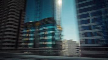 Dubai stad centrum metro rit venster weergave 4k time-lapse verenigde arabische emiraten