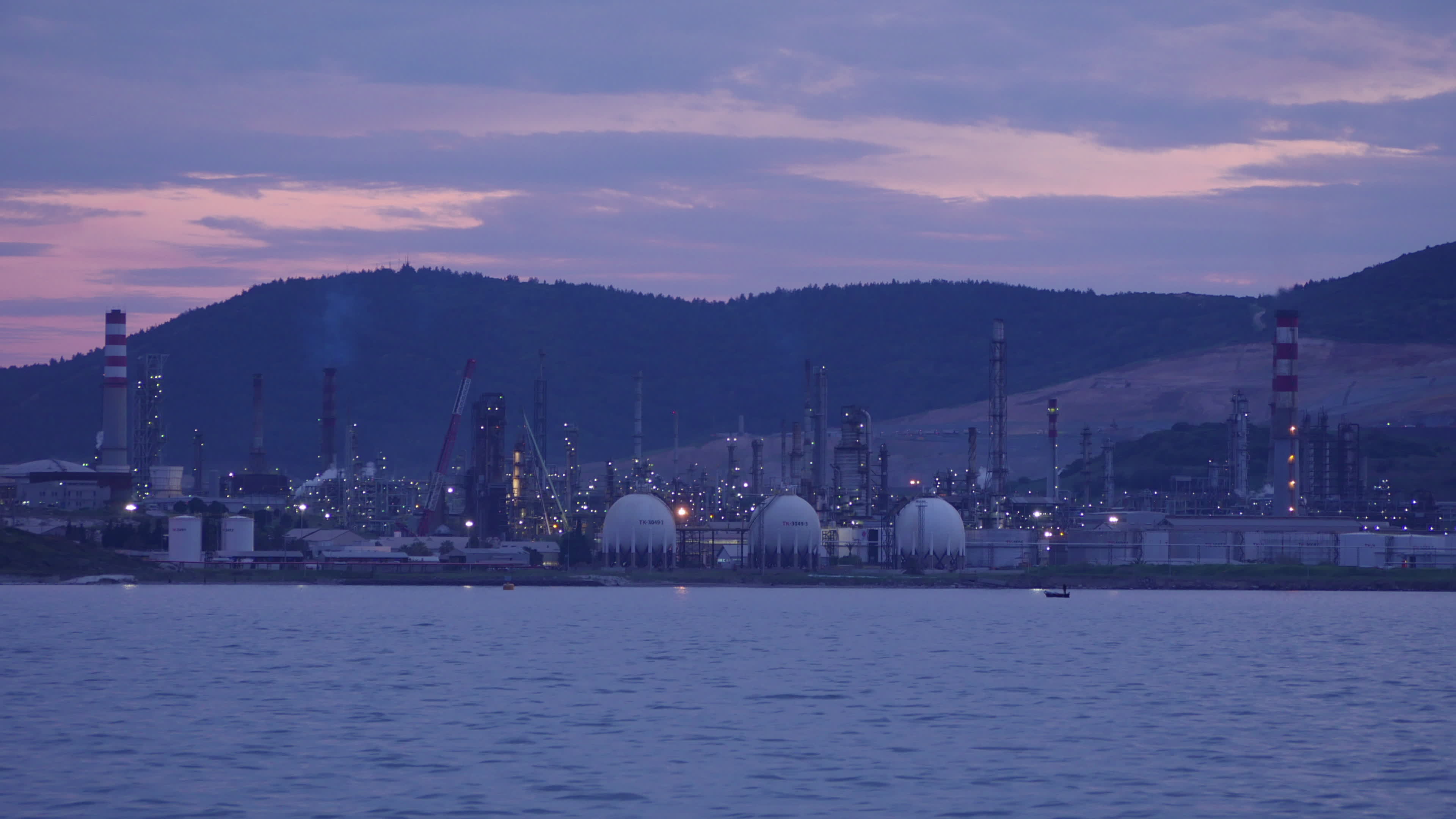 aliaga oil refinery petrochemical petrol plant izmir turkey 1297164 stock video at vecteezy