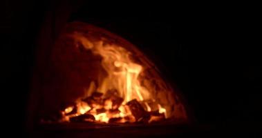 four à pizza traditionnel au feu de bois
