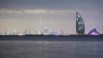 magnifique coucher de soleil dubai célèbre hôtel panorama 4k time lapse emirats Arabes Unis video