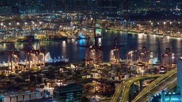 Puerto de trabajo de luz nocturna 4k lapso de tiempo desde la ciudad de hong kong