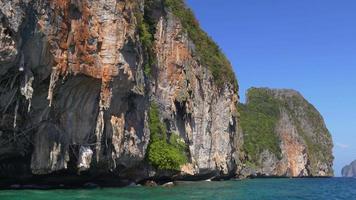 Thailand berömd turistbåt apa ö utflykt panorama 4k
