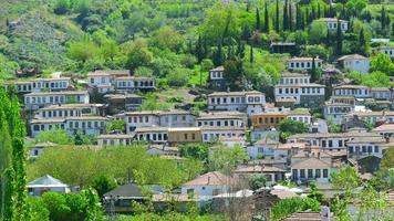 Maisons blanches historiques, village de Sirince, Izmir, Turquie video